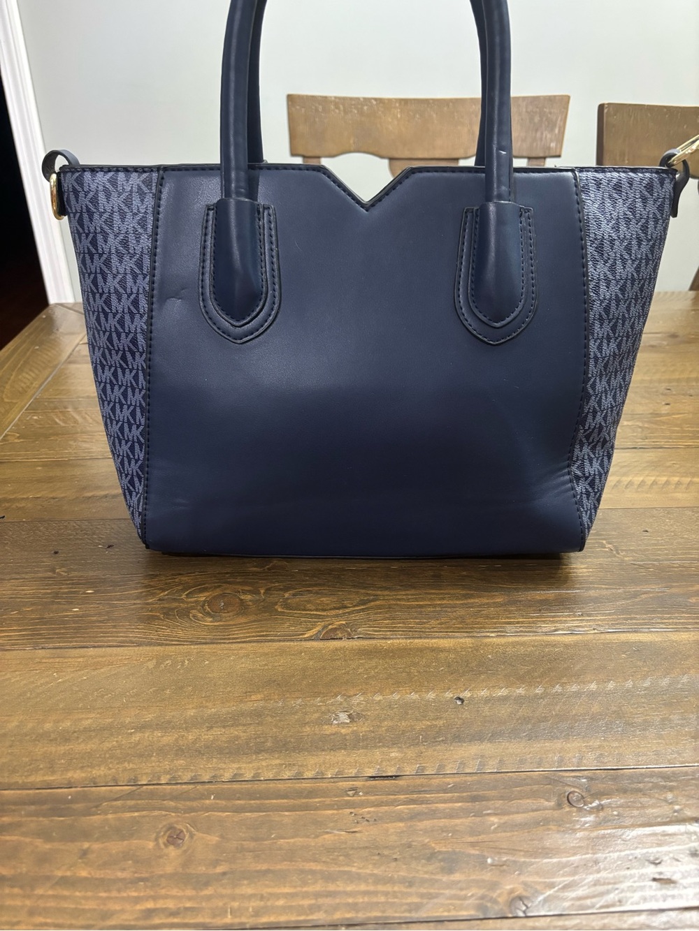 Michael Kors Navy Logo Tore with Matching Pouch - Picture 4 of 14
